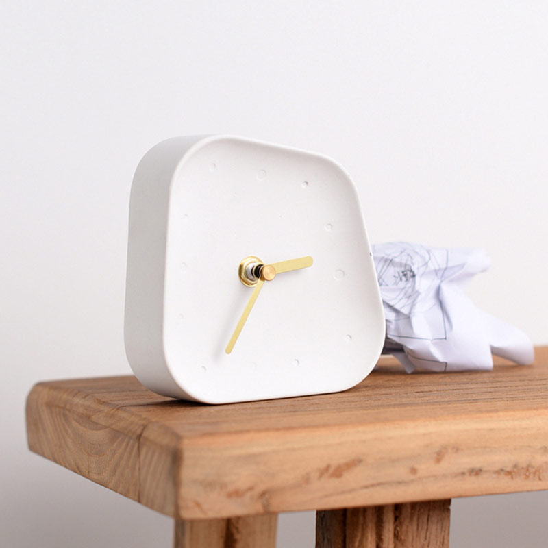 Nordic Geometry Shaped Cement Table Clock - A Stylish and Functional Addition to Your Coffee Table or Office Desktop