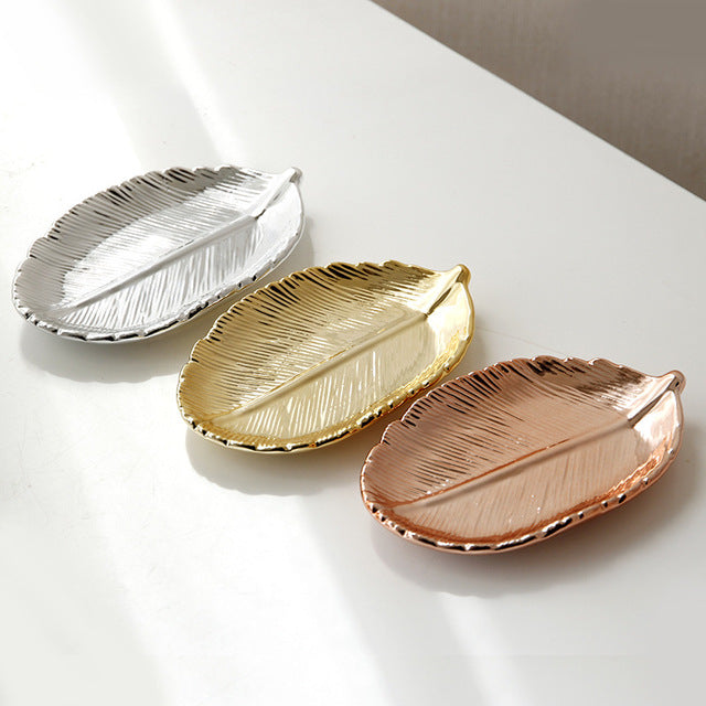 Decorative Golden Porcelain Dish Ceramic Serving Tray For Fruits Desserts Snacks Nordic Style Tableware Luxury Gold Jewelry Tray