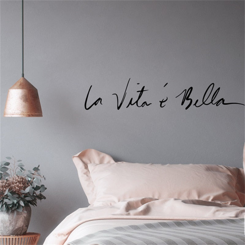 La Vita e Bella Quotation Wall Mural Life Is Beautiful Italian Quote Wall Art Sticker Removable PVC Decal For Living Room Wall